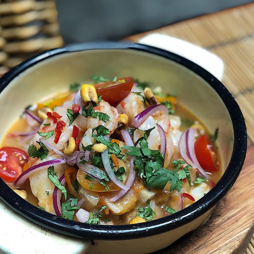 Plato con ceviche de pescado